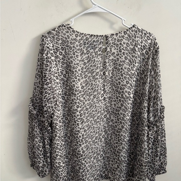 CeCe Print Blouse Women’s L Ruffle Sleeve Chiffon Gray Leopard Print - Picture 2 of 5